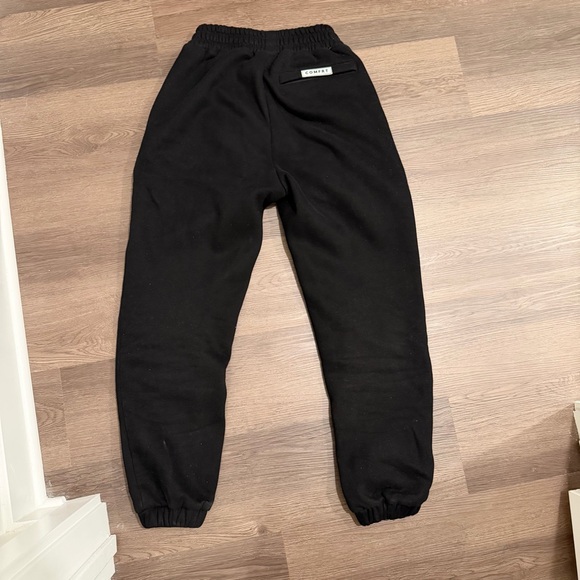 Comfrt Pants - Comfrt Travel Essentials Sweatpants - size XS